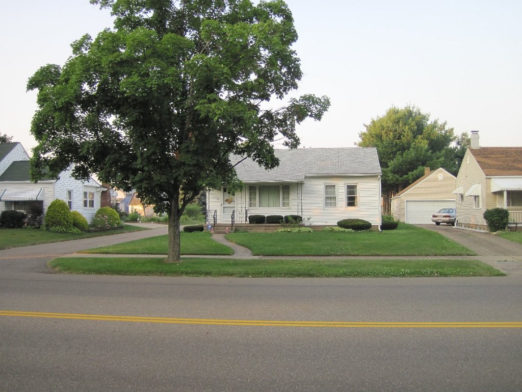 001-Aunt Ruth People's house.jpg